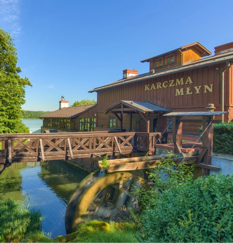 Reštaurácia Karczma Młyn s fungujúcim mlynským kolesom